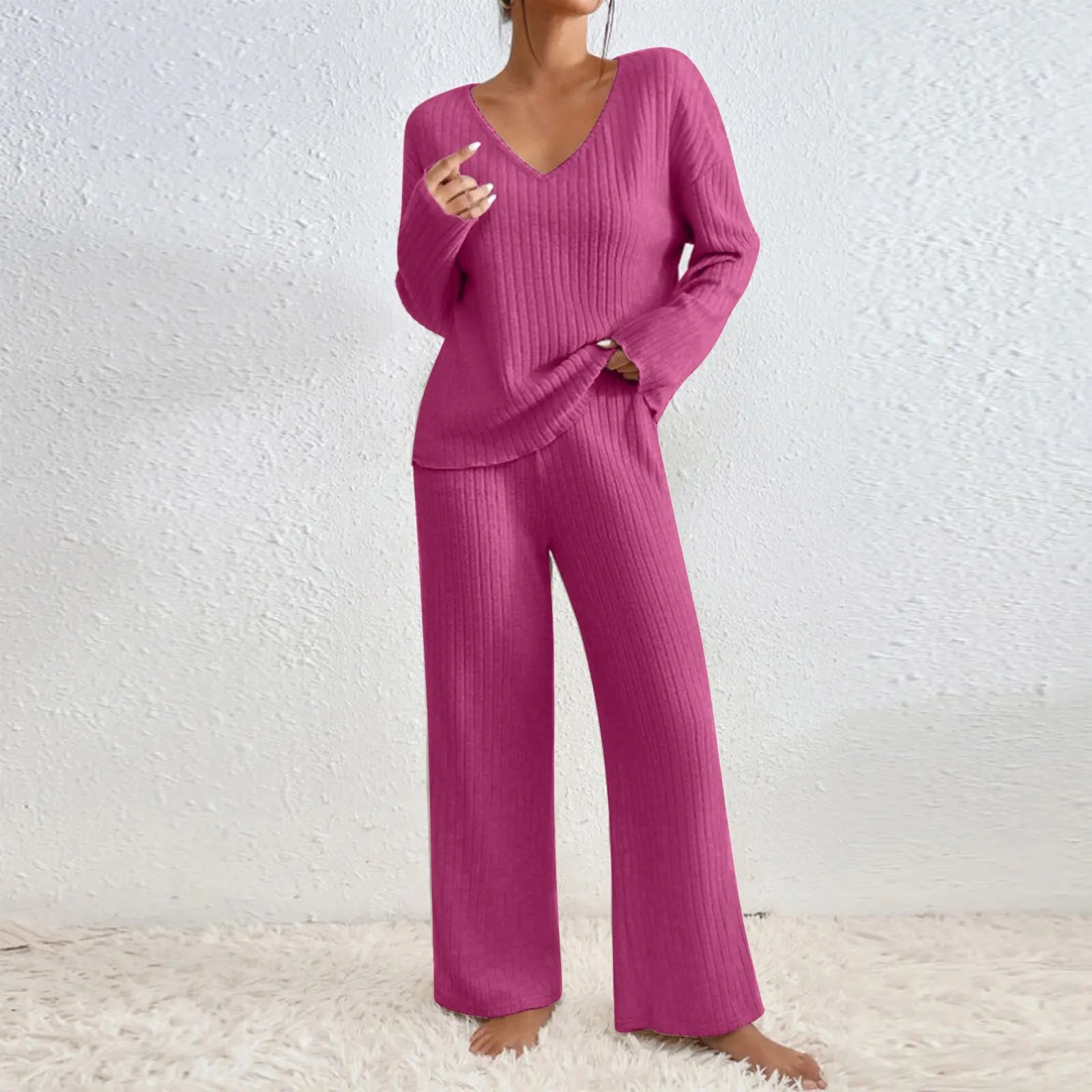 VIVIENNE | Set di due pezzi con pantaloni dritti e top con scollatura a V