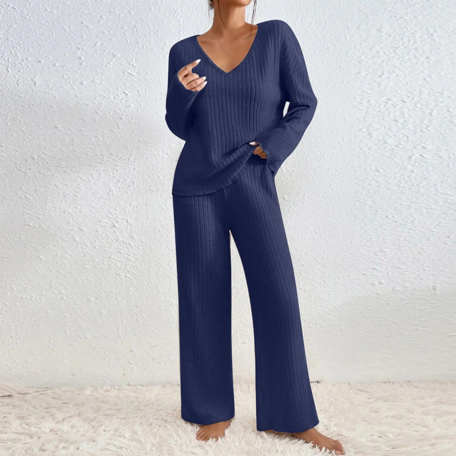 VIVIENNE | Set di due pezzi con pantaloni dritti e top con scollatura a V