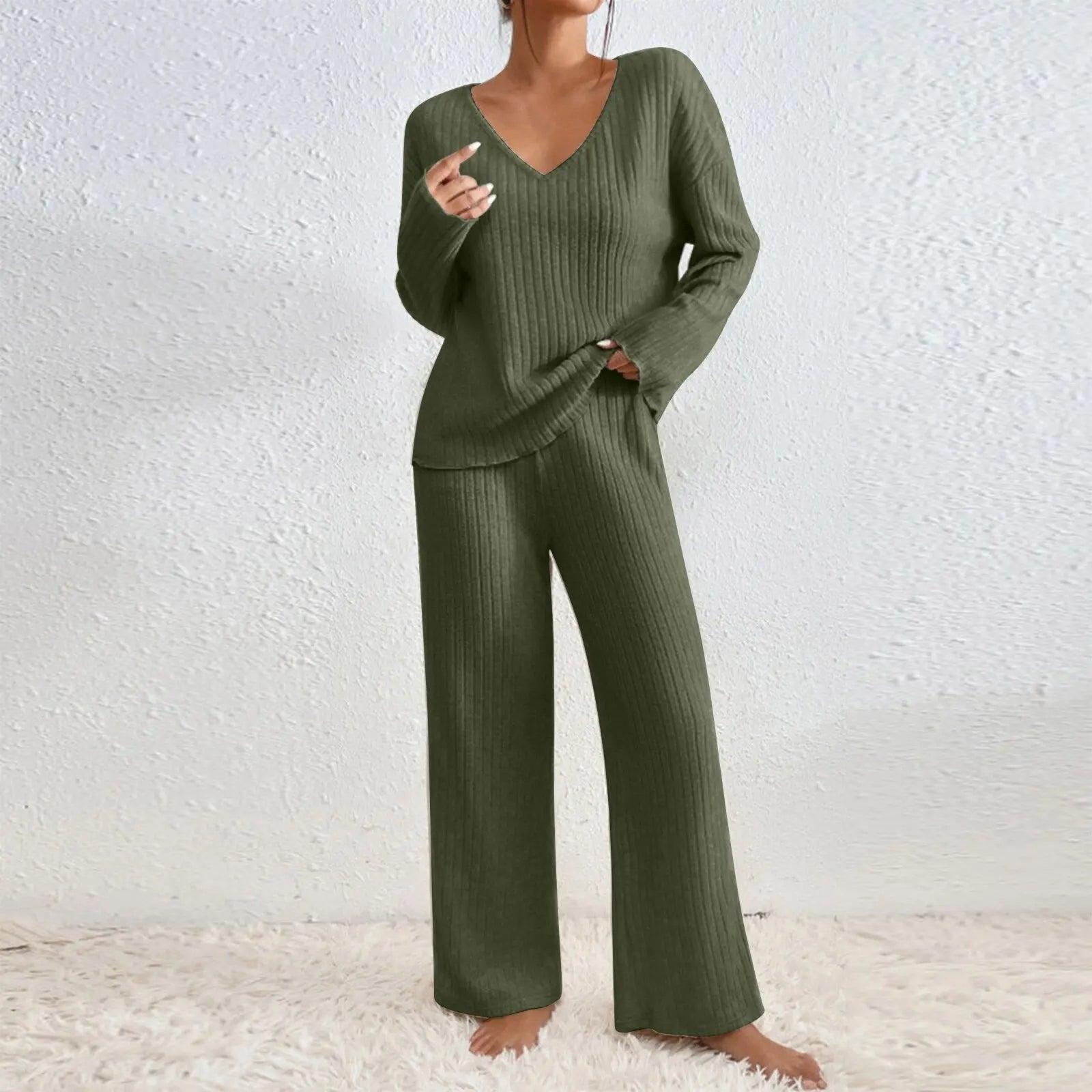 VIVIENNE | Set di due pezzi con pantaloni dritti e top con scollatura a V